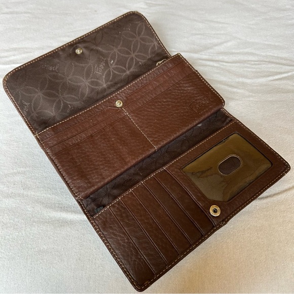 Fossil Genuine Leather Trifold Wallet with Silver Hardware - Picture 3 of 4